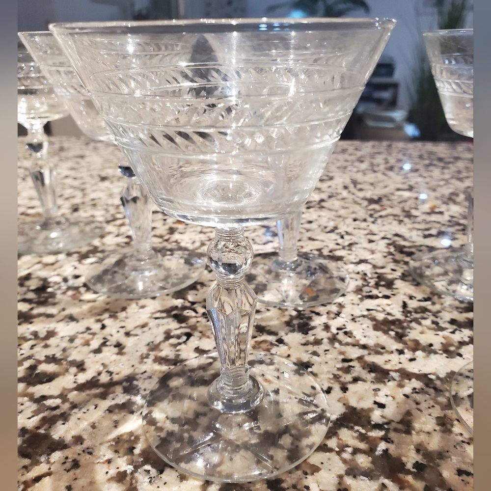 10 Vintage Etched 1950s Cocktail Martini ~ Champagne Glasses - Picture 3 of 5